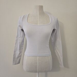 OQQ Cropped Long Sleeve Yoga Shirt Size Medium Light Blue